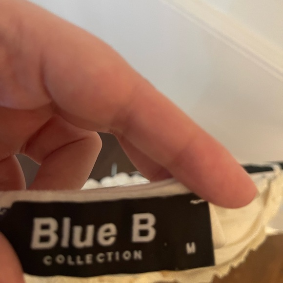 Elegant Cream Lace Top Flowy Tank - Picture 2 of 3